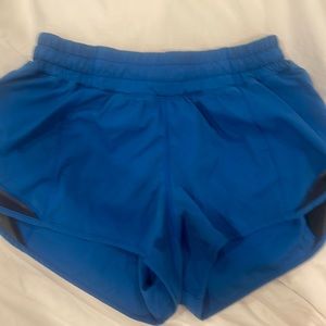 lululemon blue hotty hot shorts 2.5” size 6 with light stains